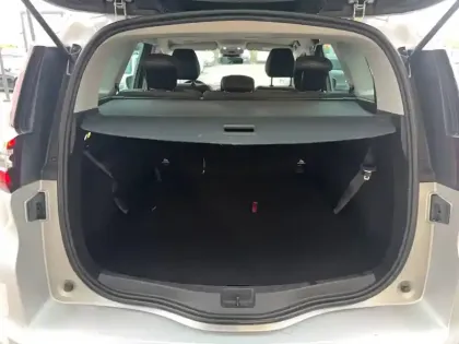 Photo 6 Renault Scenic Grand  TCe 140 FAP EDC - 21