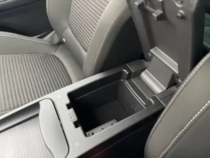 Photo 74 Renault Scenic Grand  TCe 140 FAP EDC - 21