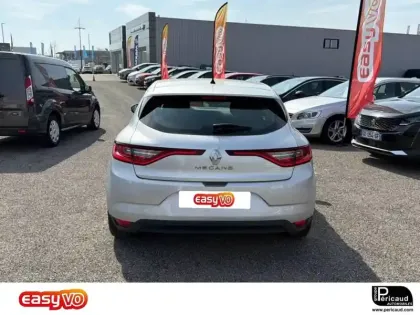 Photo 20 Renault Megane Mégane IV Berline TCe 100 Energy