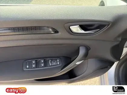 Photo 10 Renault Megane Mégane IV Berline TCe 100 Energy