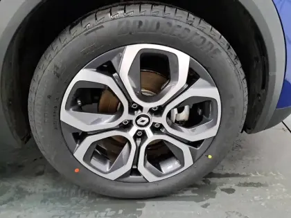 Photo 16 Renault Captur  E-Tech full hybrid 145