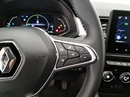 Photo 32 Renault Captur  E-Tech full hybrid 145