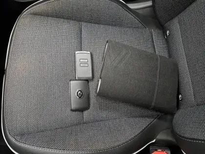 Photo 41 Renault Captur  E-Tech full hybrid 145