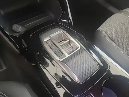 Photo 13 Peugeot 2008  PureTech 130 S&S EAT8