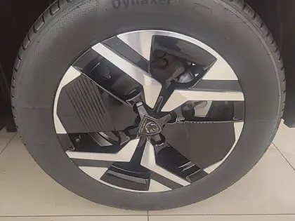 Photo 12 Peugeot 2008  PureTech 130 S&S EAT8