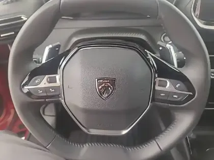 Photo 8 Peugeot 2008  PureTech 130 S&S EAT8