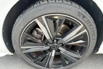 Photo 14 Peugeot 308  PHEV 225 e-EAT8