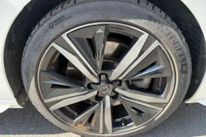 Photo 13 Peugeot 308  PHEV 225 e-EAT8