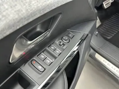 Photo 17 Peugeot 3008  Hybrid 136 e-DCS6