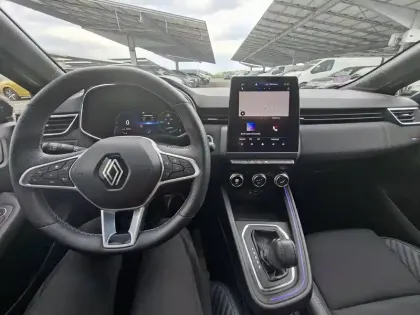 Photo 10 Renault Clio  E-Tech full hybrid 145