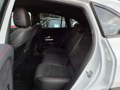 Photo 9 Mercedes GLA  200 d 8G-DCT