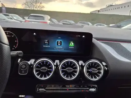 Photo 22 Mercedes GLA  200 d 8G-DCT