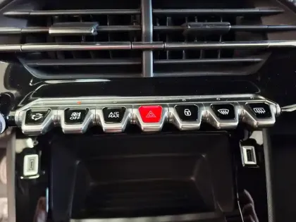 Photo 15 Peugeot 2008  Electrique 136 ch