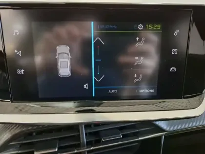 Photo 26 Peugeot 2008  Electrique 136 ch