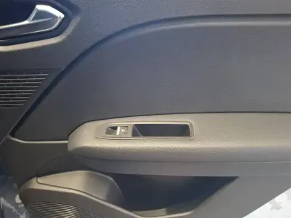 Photo 27 Renault Captur  E-Tech full hybrid 145