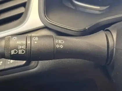 Photo 35 Renault Captur  E-Tech full hybrid 145