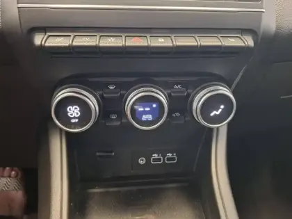 Photo 43 Renault Captur  E-Tech full hybrid 145