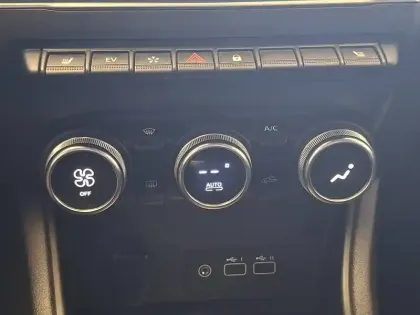 Photo 42 Renault Captur  E-Tech full hybrid 145