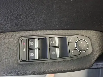 Photo 17 Renault Captur  E-Tech full hybrid 145