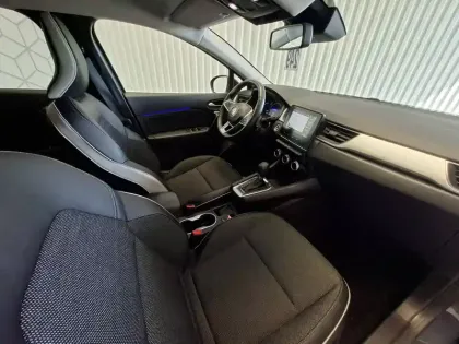 Photo 11 Renault Captur  E-Tech full hybrid 145