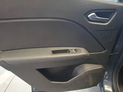 Photo 18 Renault Captur  E-Tech full hybrid 145