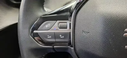 Photo 98 Peugeot 208  PureTech 100 S&S BVM6