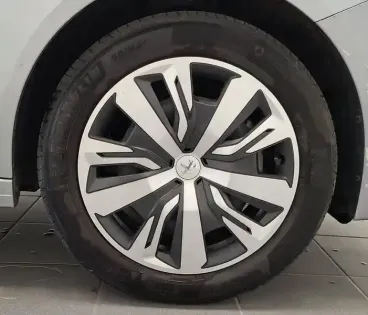 Photo 8 Peugeot 208  PureTech 100 S&S BVM6