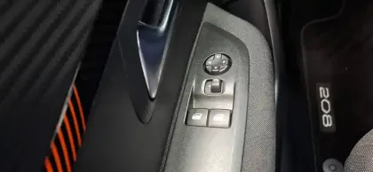 Photo 18 Peugeot 208  PureTech 100 S&S BVM6