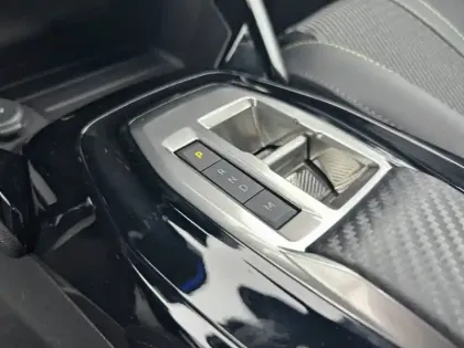 Photo 13 Peugeot 2008  Hybrid 145 e-DCS6