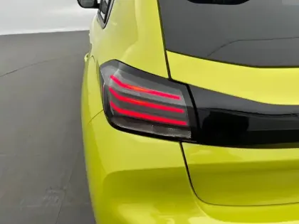 Photo 16 Peugeot 208  PureTech 100 S&S EAT8