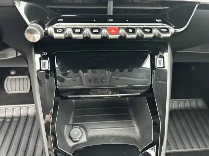 Photo 24 Peugeot 208  PureTech 100 S&S EAT8