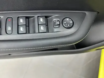 Photo 18 Peugeot 208  PureTech 100 S&S EAT8