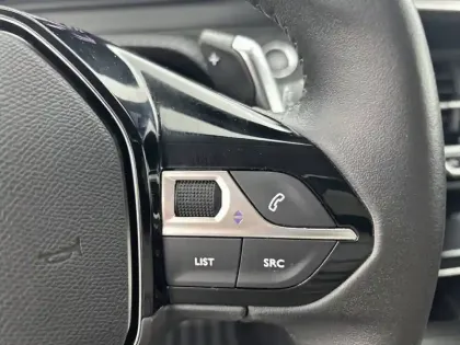 Photo 20 Peugeot 208  PureTech 100 S&S EAT8