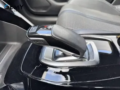 Photo 33 Peugeot 208  Electrique 50 kWh 136ch