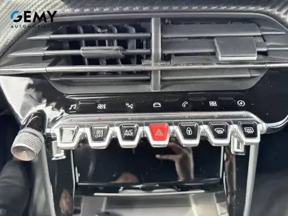 Photo 30 Peugeot 208  Electrique 50 kWh 136ch