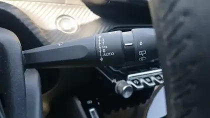 Photo 31 Peugeot 208  BlueHDi 100 S&S BVM6