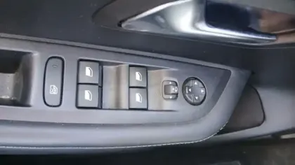 Photo 33 Peugeot 208  BlueHDi 100 S&S BVM6