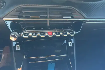 Photo 22 Peugeot 2008 Gén. II Ph1 NG GT 5