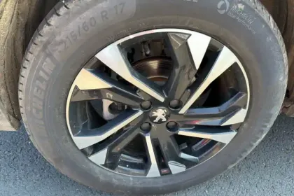 Photo 13 Peugeot 2008 Gén. II Ph1 NG GT 5