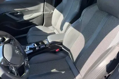 Photo 9 Peugeot 2008 Gén. II Ph1 NG GT 5