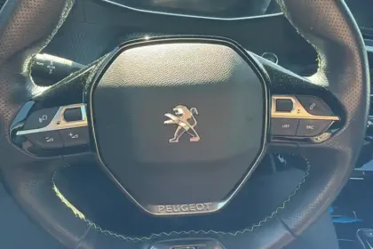 Photo 17 Peugeot 2008 Gén. II Ph1 NG GT 5