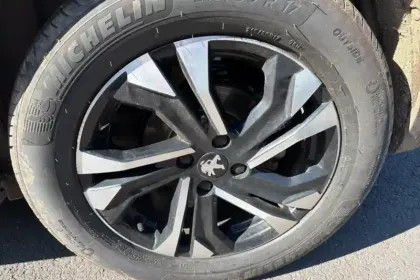 Photo 12 Peugeot 2008 Gén. II Ph1 NG GT 5