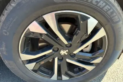 Photo 14 Peugeot 2008 Gén. II Ph1 NG GT 5