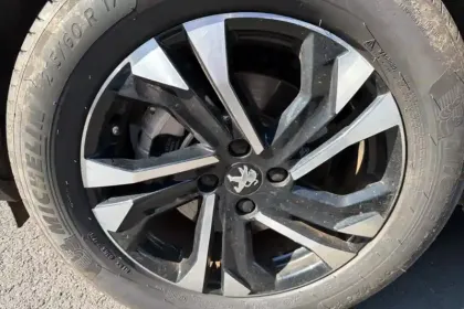 Photo 11 Peugeot 2008 Gén. II Ph1 NG GT 5