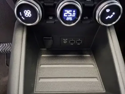 Photo 36 Renault Captur  mild hybrid 160 EDC