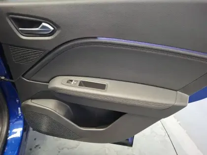 Photo 17 Renault Captur  mild hybrid 160 EDC