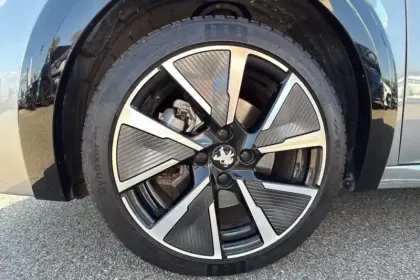 Photo 12 Peugeot 208 Gén. II Ph1 NG GT Pack 5