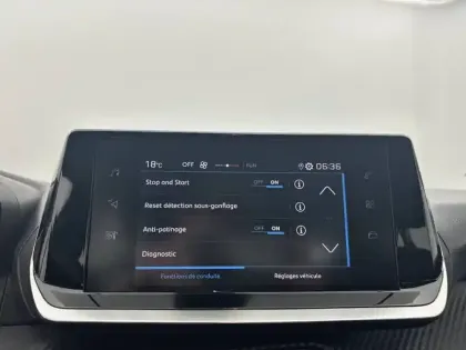 Photo 21 Peugeot 208  PureTech 75 S&S BVM5