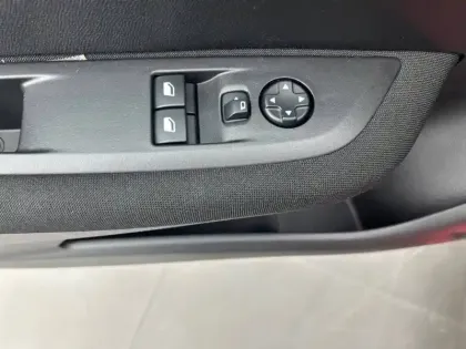 Photo 14 Peugeot 208  PureTech 75 S&S BVM5