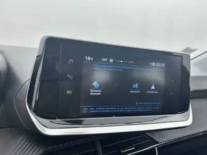 Photo 20 Peugeot 208  PureTech 75 S&S BVM5